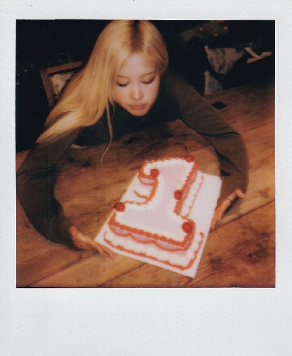 250926 Rosé (vampirehollie) IG Update
