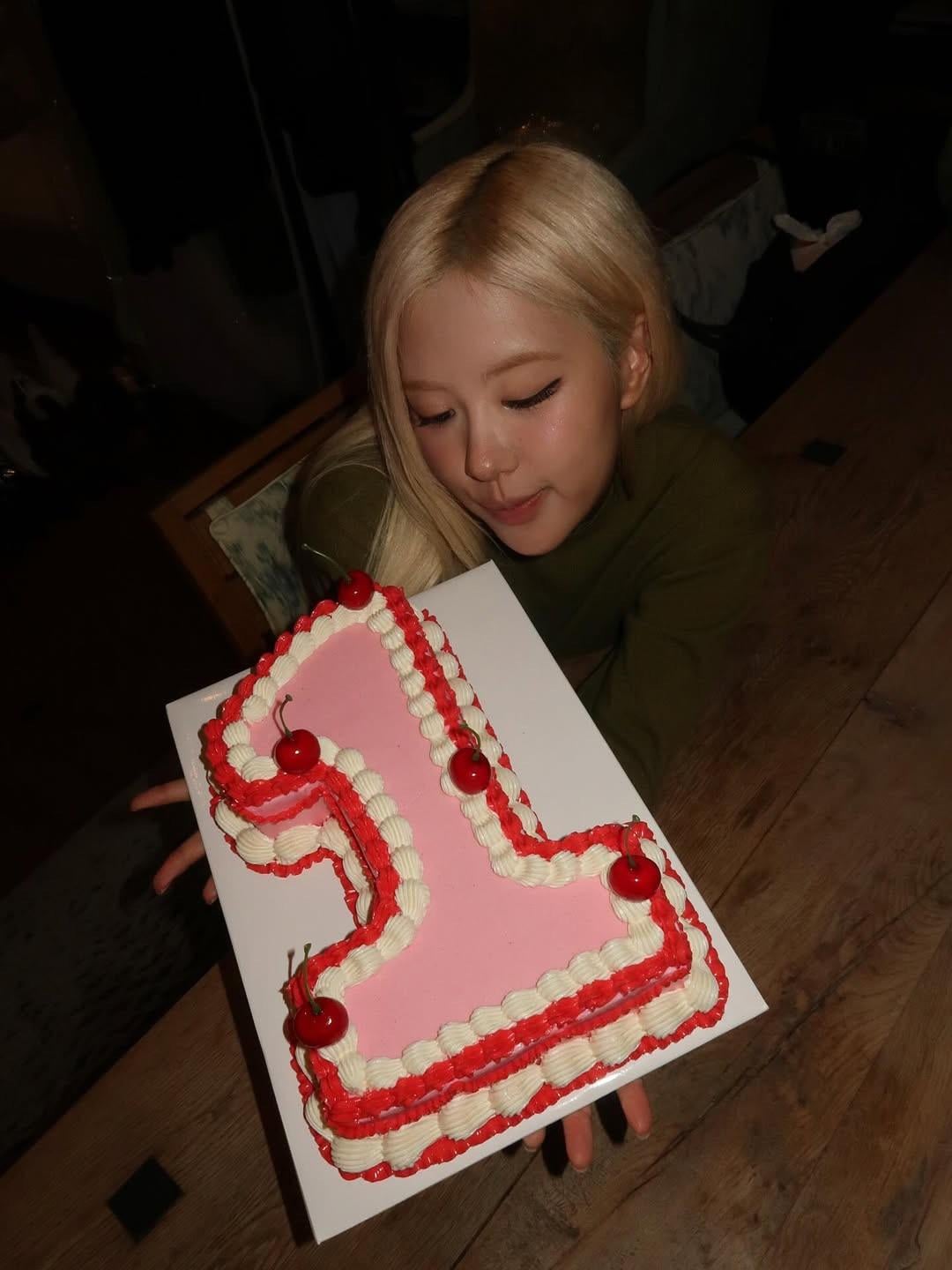 250926 Rosé (vampirehollie) IG Update