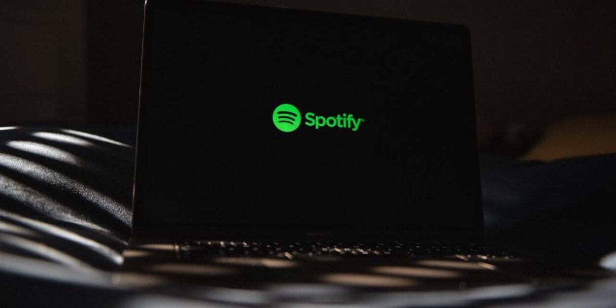 250927 ROSÉ, Bruno Mars - 'APT.' is among the TOP 5 MOST STREAMED SONGS on SPOTIFY in a 1 Year Period This Decade So Far!