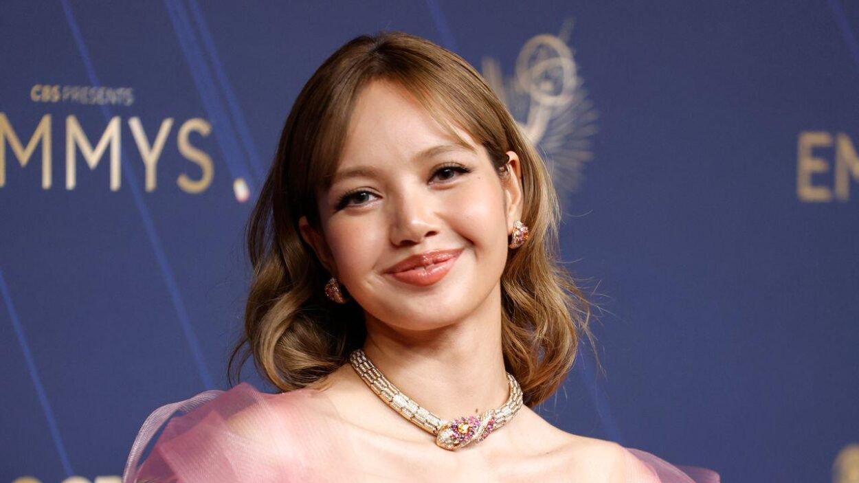 250914 “Lisa Tries Out the Glinda Look at the 2025 Emmys” | Vogue