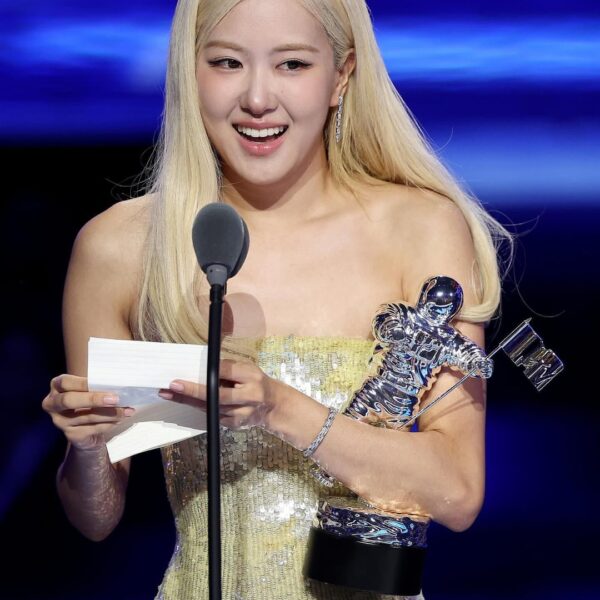 Congratulations ROSÉ for winning SOTY at the 2025 MTV VMAs!