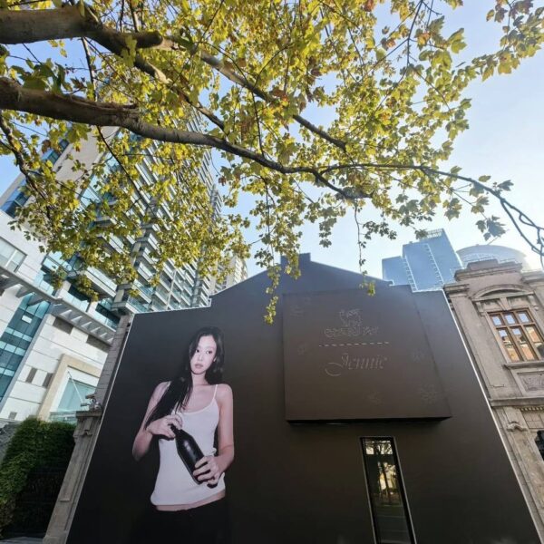 250915 Jennie X Stanley ad spotted in Shanghai