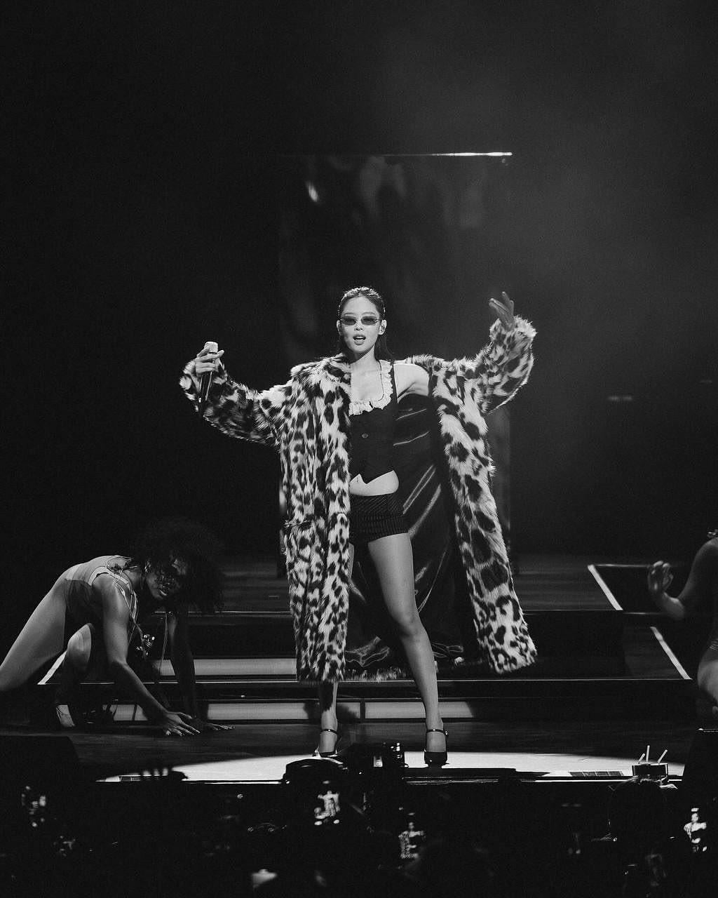 Jennie at the Zénith in Paris