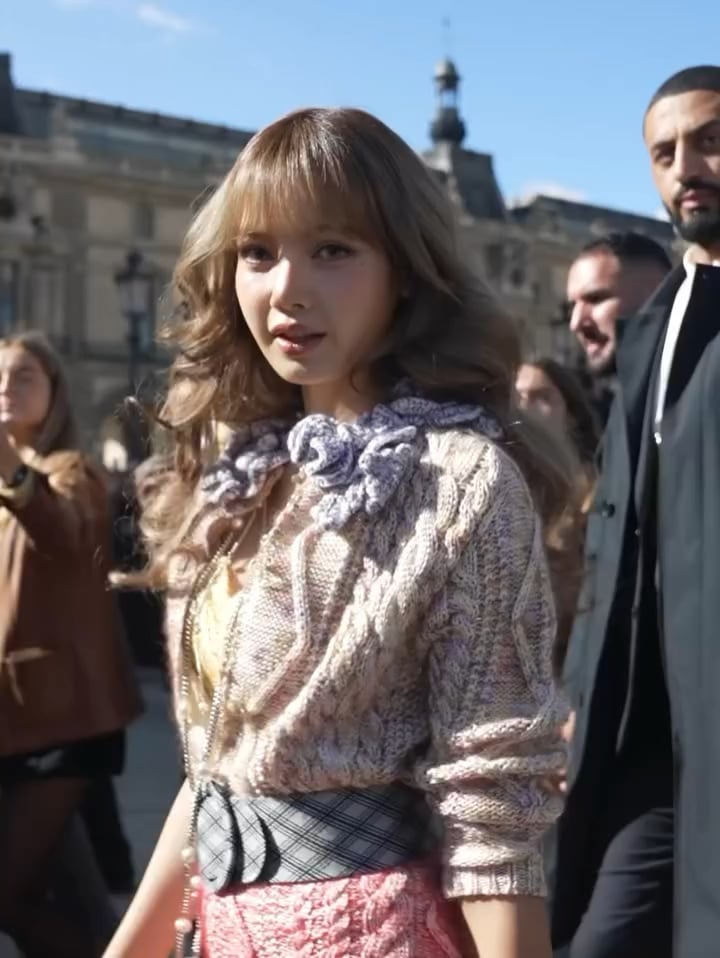 250930 wmag IG update w/Lisa