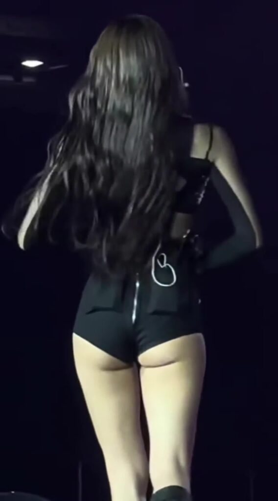 Lisa 🖤🍑