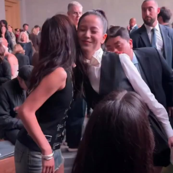 251001 Jisoo w/ Jenna Ortega & Mikey Madison @ DIOR Paris Fashion Week