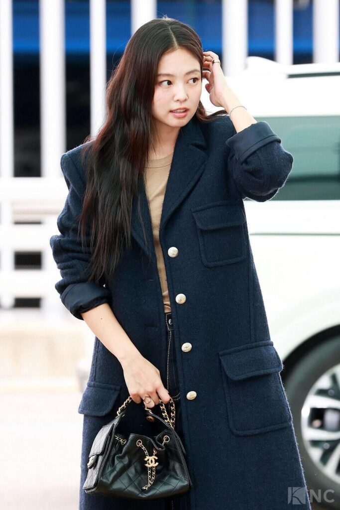 251004 Jennie @ Incheon International Airport (Departure to Paris)