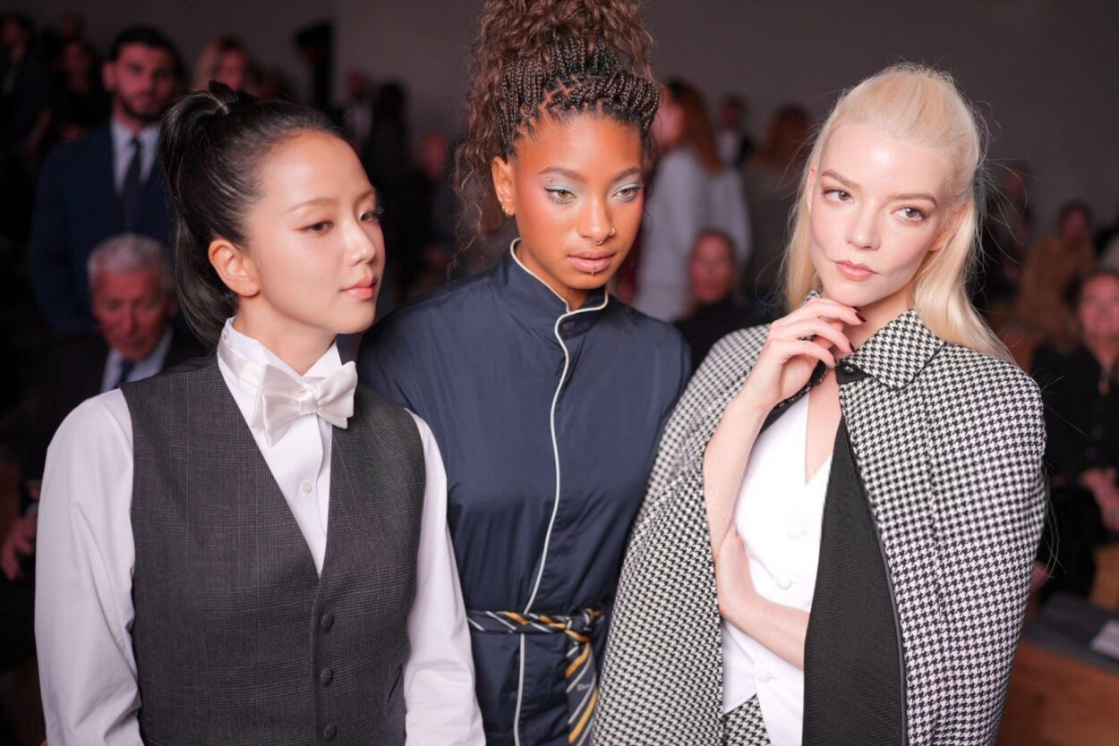 Jisoo w/ Anya Taylor-Joy &amp; Willow Smith @ DIOR Paris Fashion Week