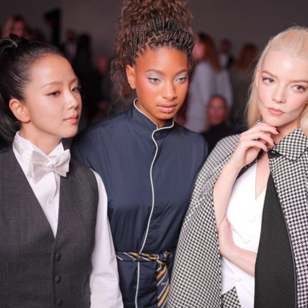 Jisoo w/ Anya Taylor-Joy &amp; Willow Smith @ DIOR Paris Fashion Week
