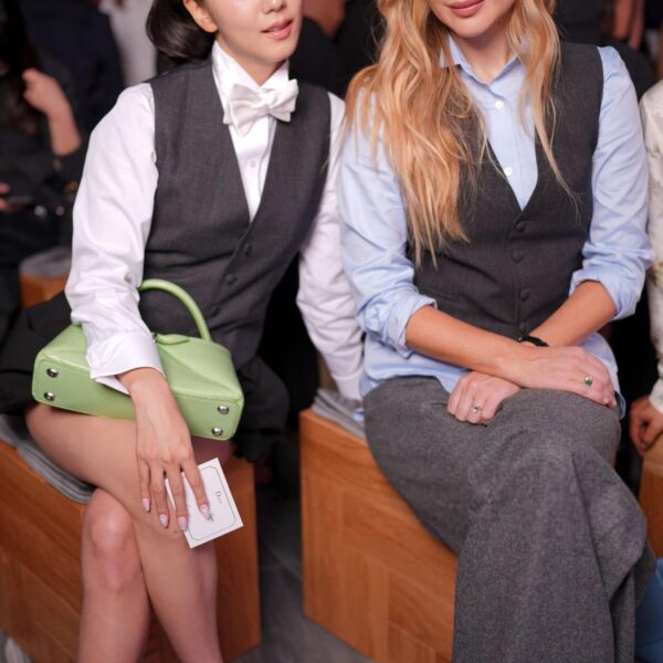 Jisoo w/ Jennifer Lawrence @ DIOR Paris Fashion Week (Getty Images)