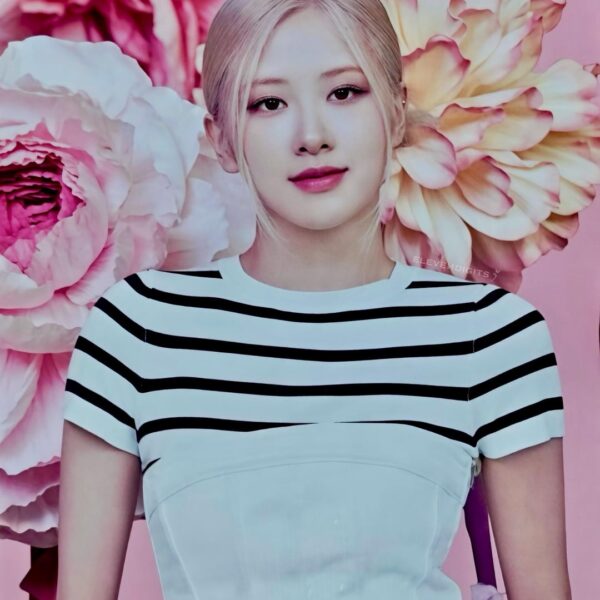 ROSÉ - BLACKPINK THE GAME  Miniature World Photocards