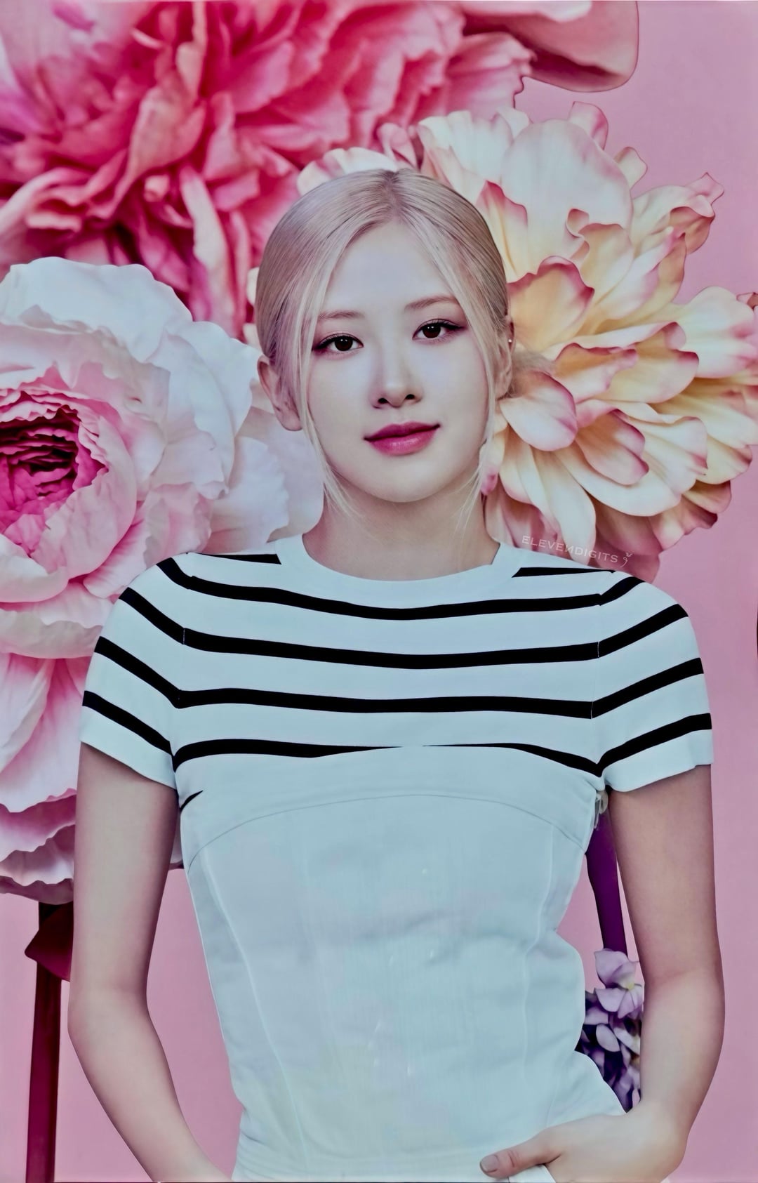 ROSÉ - BLACKPINK THE GAME  Miniature World Photocards