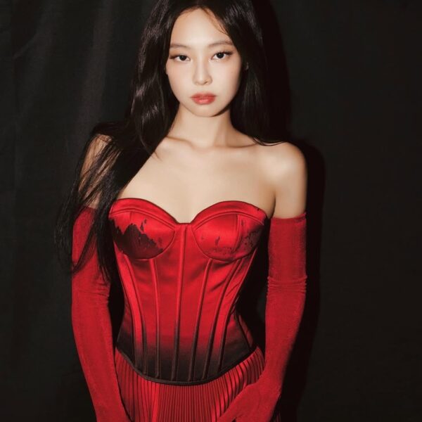 Sam Woolf Instagram Update with Jennie - 251128