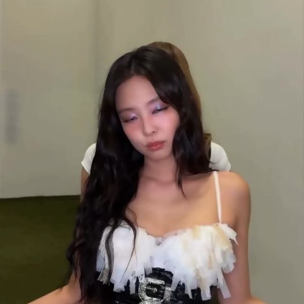 Jennie TikTok Update with Lisa - 251104