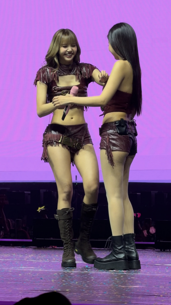 Lisa hugging Jennie at 'Deadline' World Tour in Bulacan - 251123