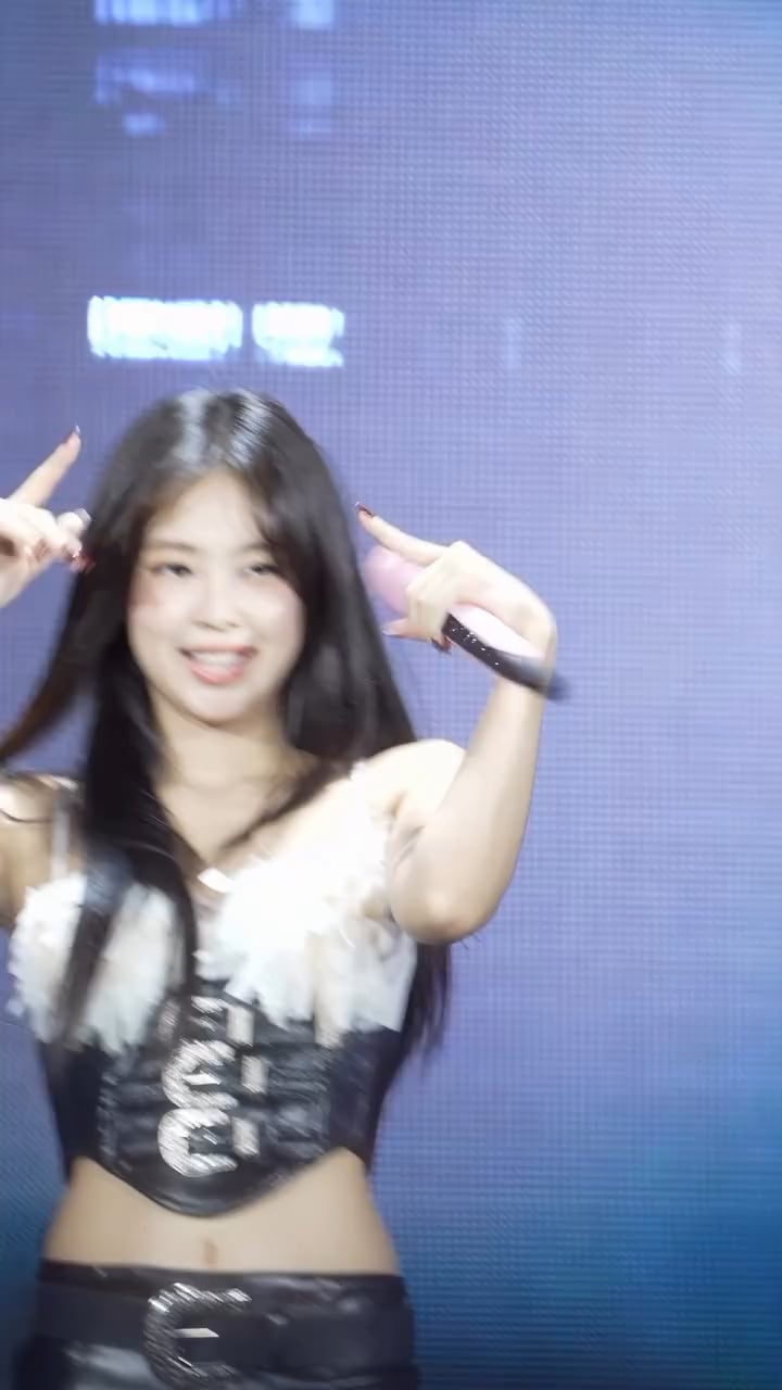 Jennie performing 'How You Like That' in Jakarta