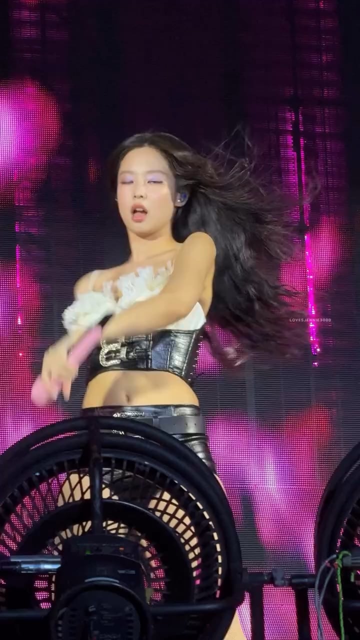 Jennie performing 'Kill This Love' at 'Deadline' World Tour in Jakarta