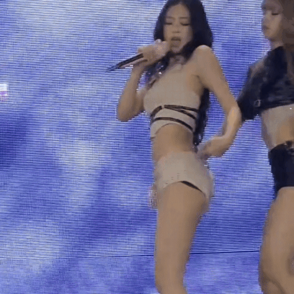 Damn! Lalisa even iam blushing like a little girl👀🙄😵‍💫