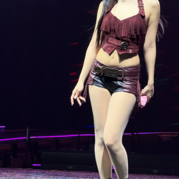 Jennie performing 'Forever Young' in Bulacan - 251125