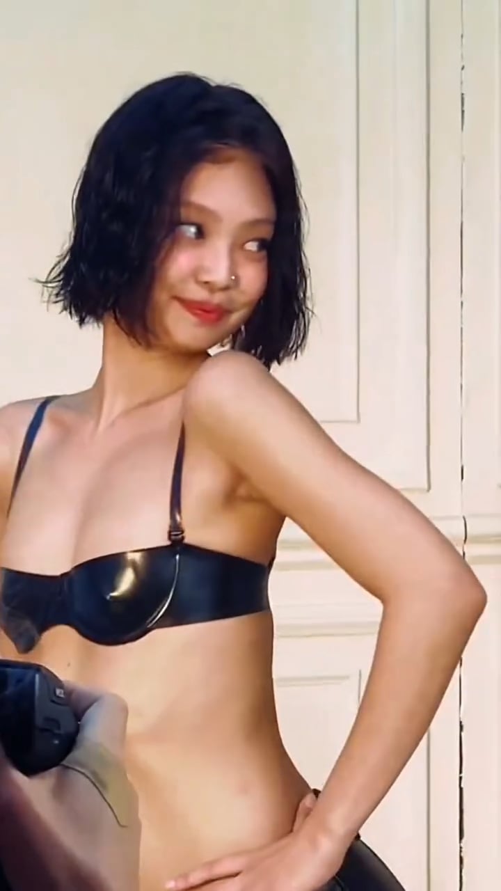 240919 JENNIE for HARPER’s BAZAAR US Cover