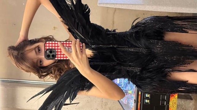 Lisa is perfect in every outfit