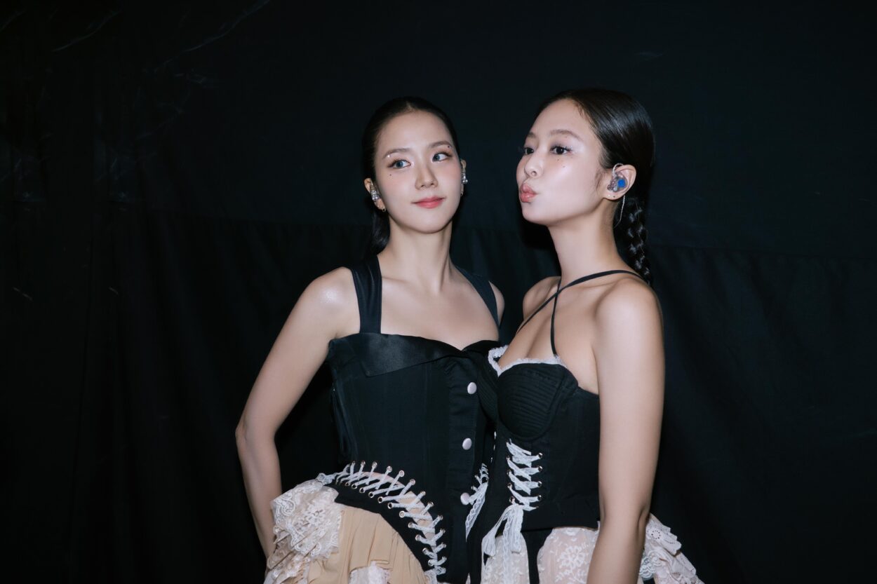 Jisoo with Jennie - 251108