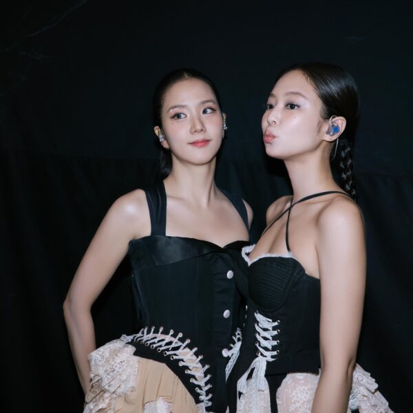 Jisoo with Jennie - 251108