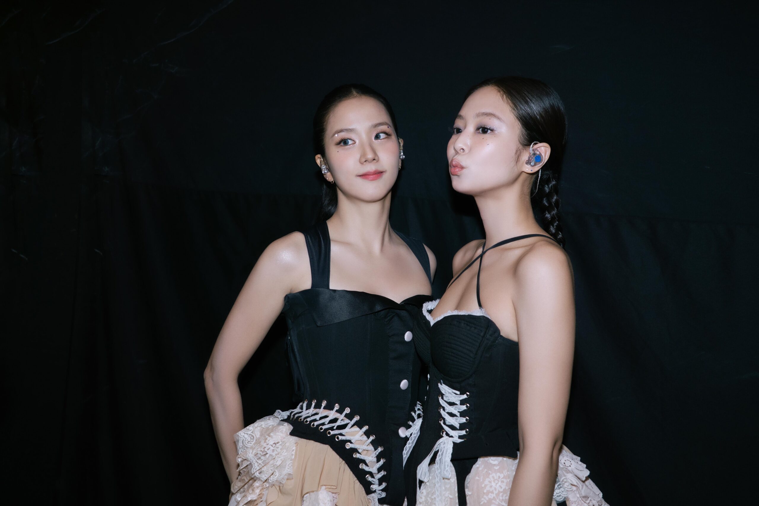 Jisoo with Jennie - 251108