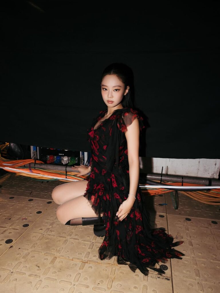 Jennie - 251030