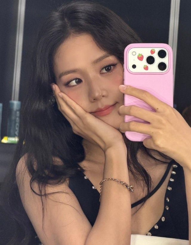 251101 Jisoo Weibo Update