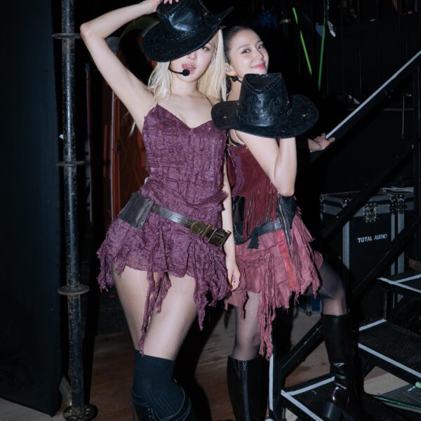 Jisoo Weibo Update w/ ROSÉ