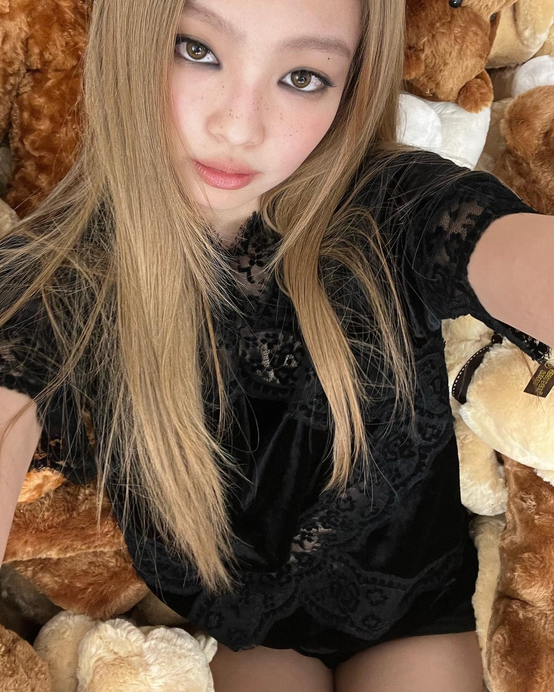 220620 Jennie Instagram Update