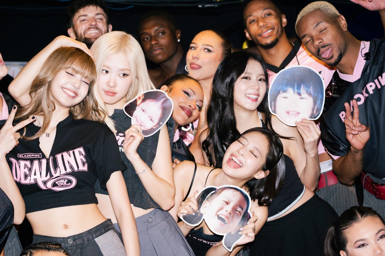 251203 Jisoo Weibo Update w/ Rosé