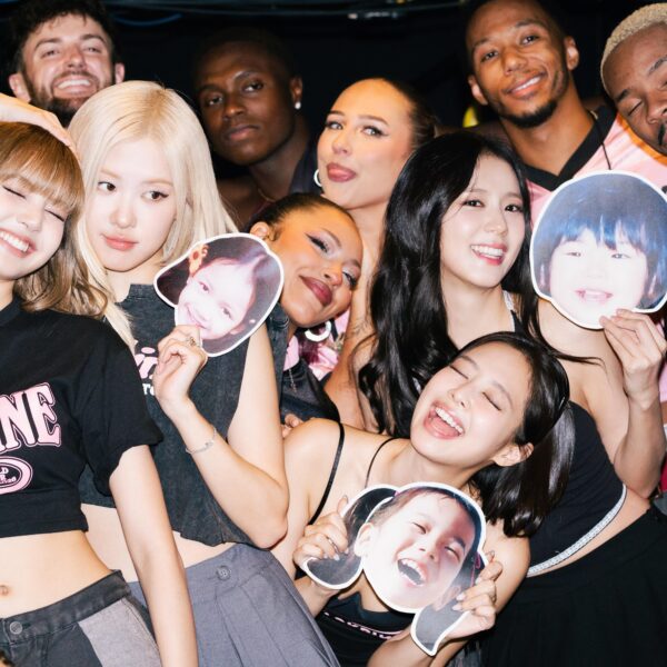 251203 Jisoo Weibo Update w/ Rosé