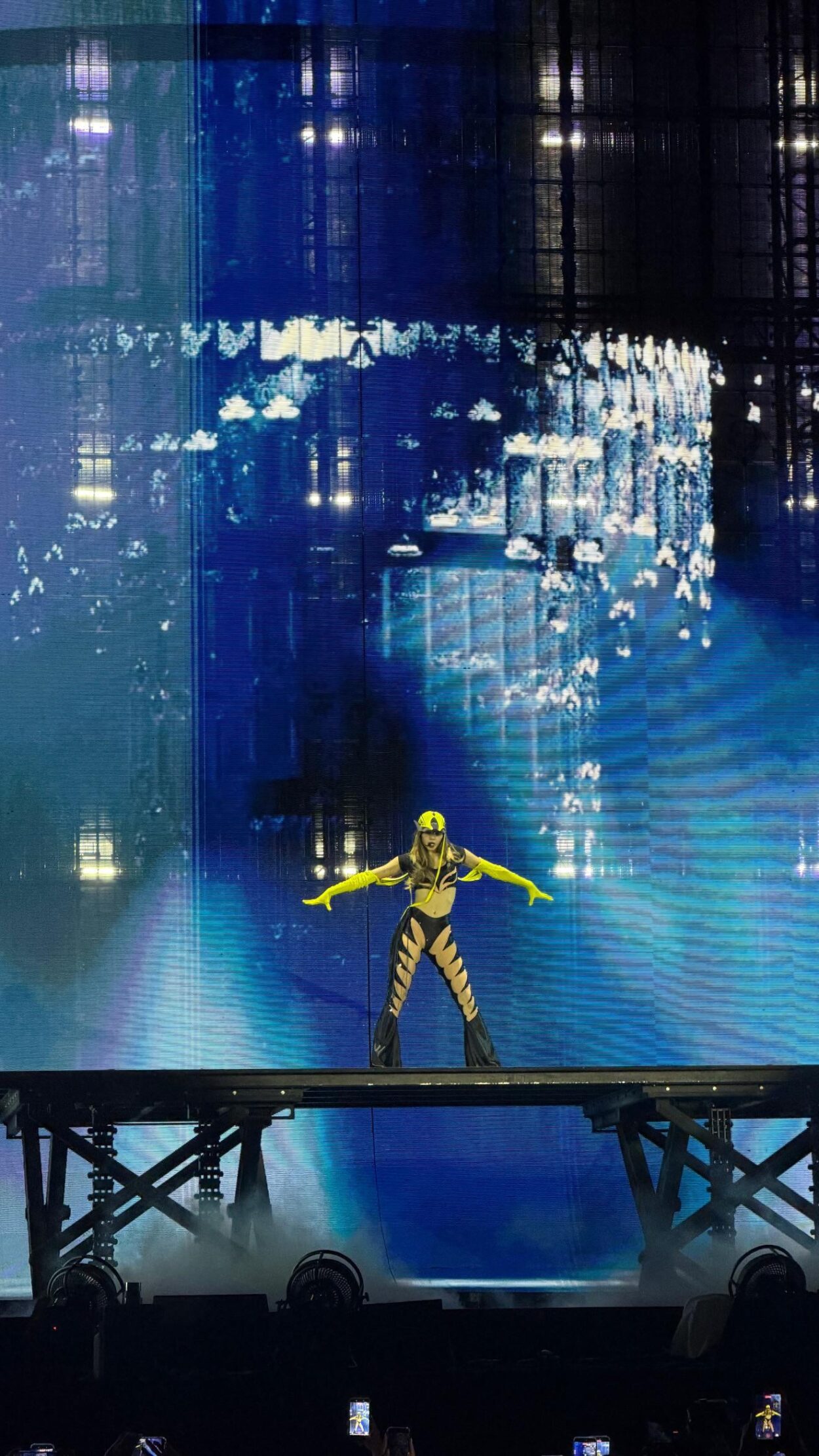 251202 heyalic_e IG Story Update w/ Lisa