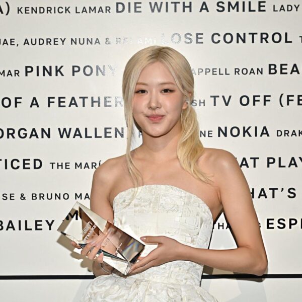 251206 Rosé with her ‘Global Hitmaker of the Year’ Award @ Variety’s Hitmakers Event