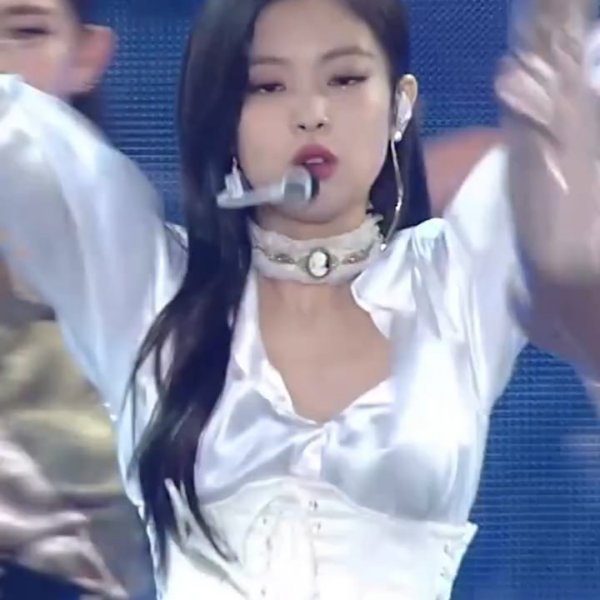Jennie performing at the 33rd Golden Disc Awards