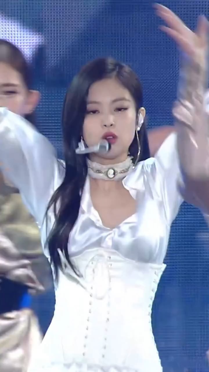Jennie performing at the 33rd Golden Disc Awards