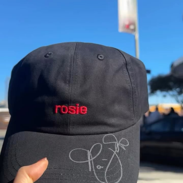 251209 Rosé (vampirehollie) IG Update