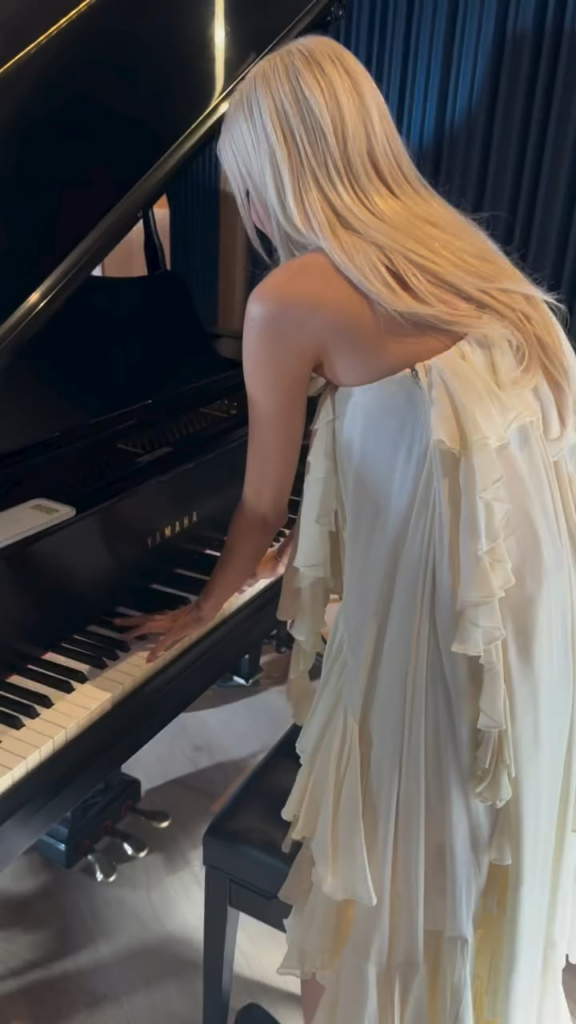 251210 ROSÉ behind the scenes for CBS Mornings