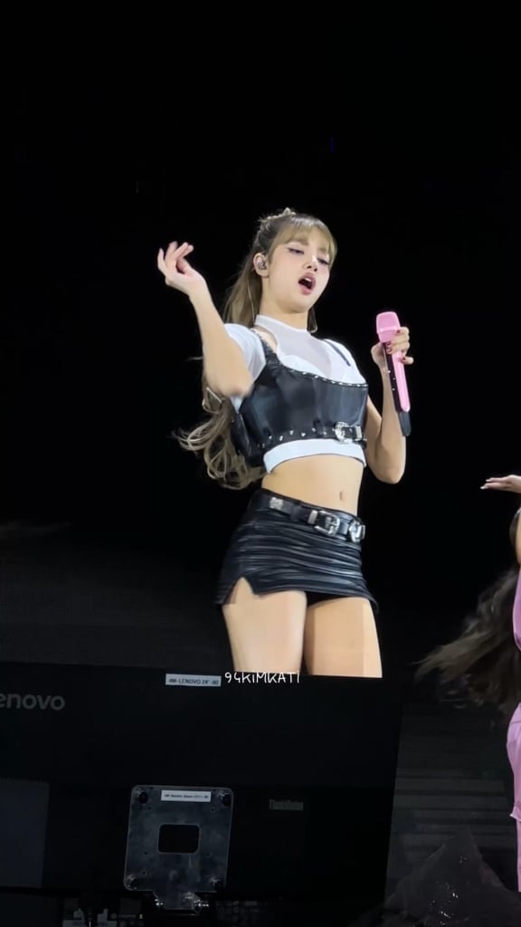 251026 Lisa - Pink Venom