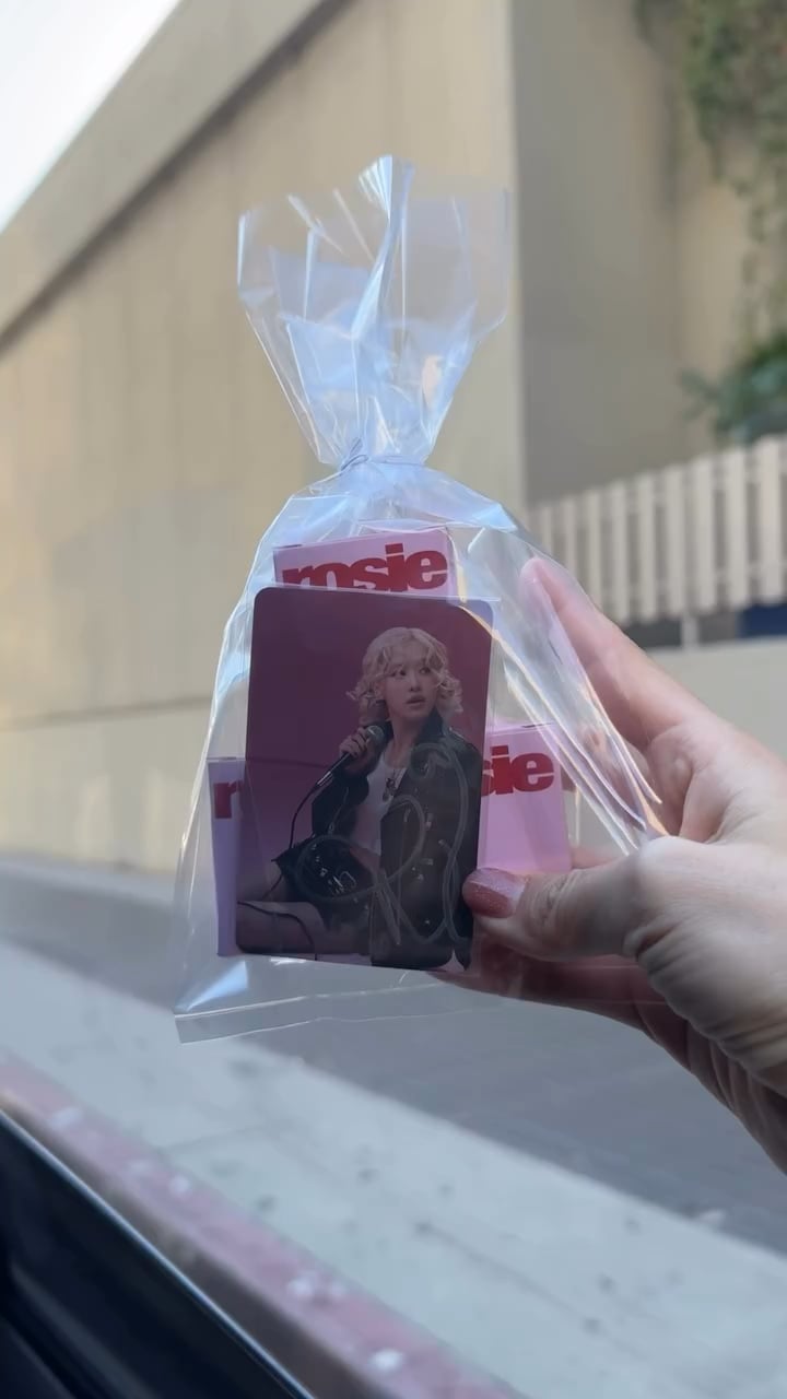 251208 Rosé (vampirehollie) IG Update