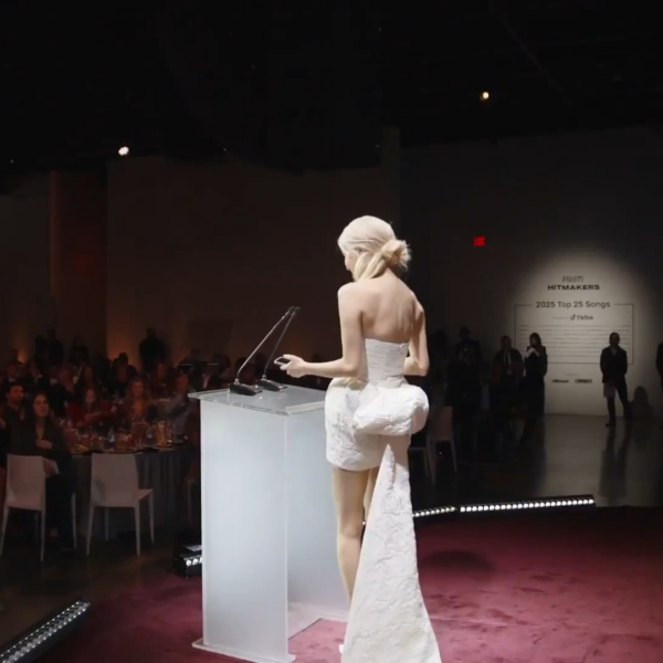 251206 ROSÉ accepts the Global Hitmaker of the Year award at this year's Variety Hitmakers event