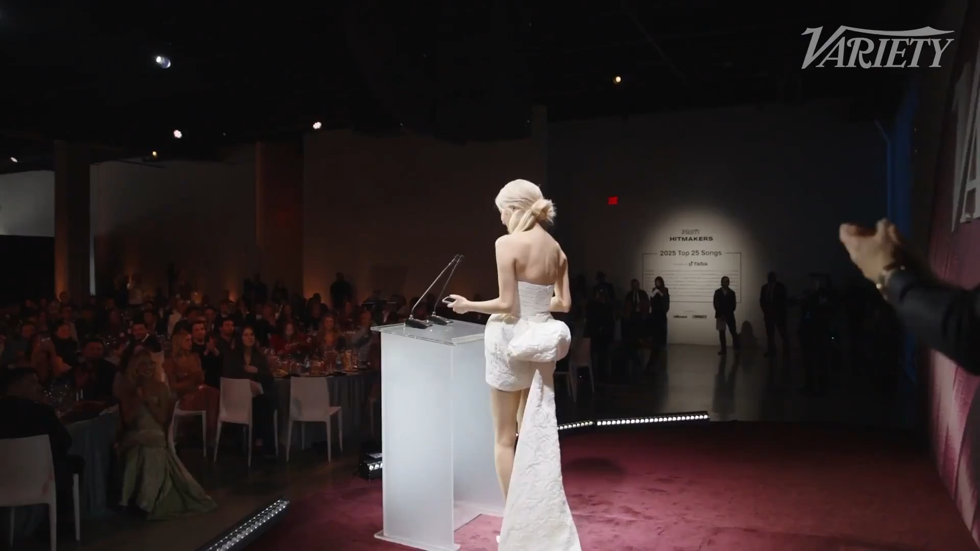 251206 ROSÉ accepts the Global Hitmaker of the Year award at this year's Variety Hitmakers event