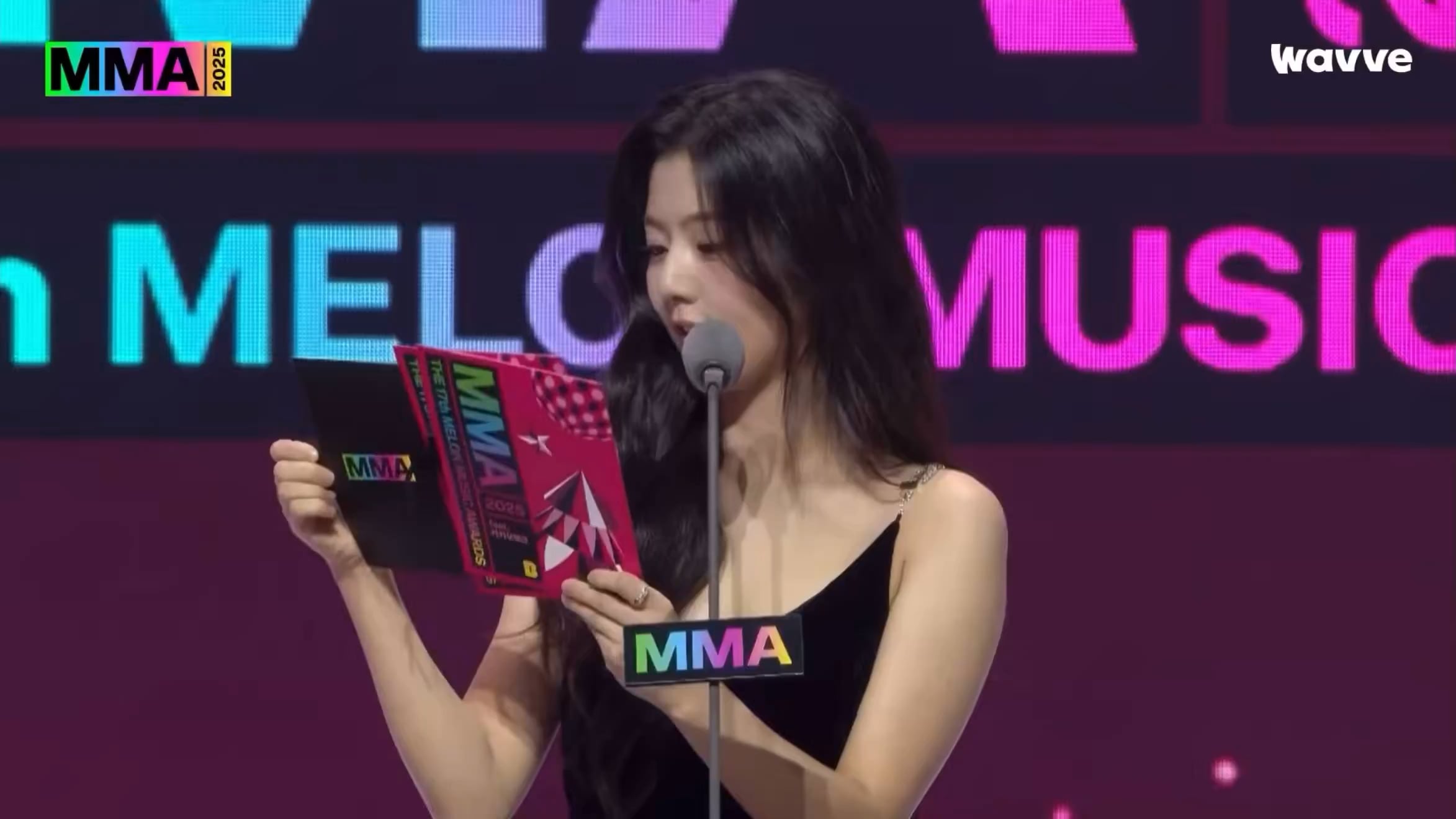 251220 JENNIE wins ‘TOP 10 (Bosang) at The 17th MelOn Music Awards!