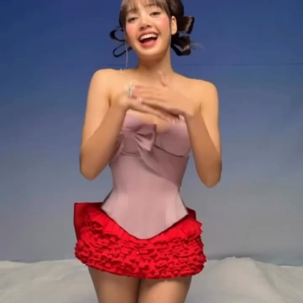 251225 Lisa IG Story: Happy Holidays!