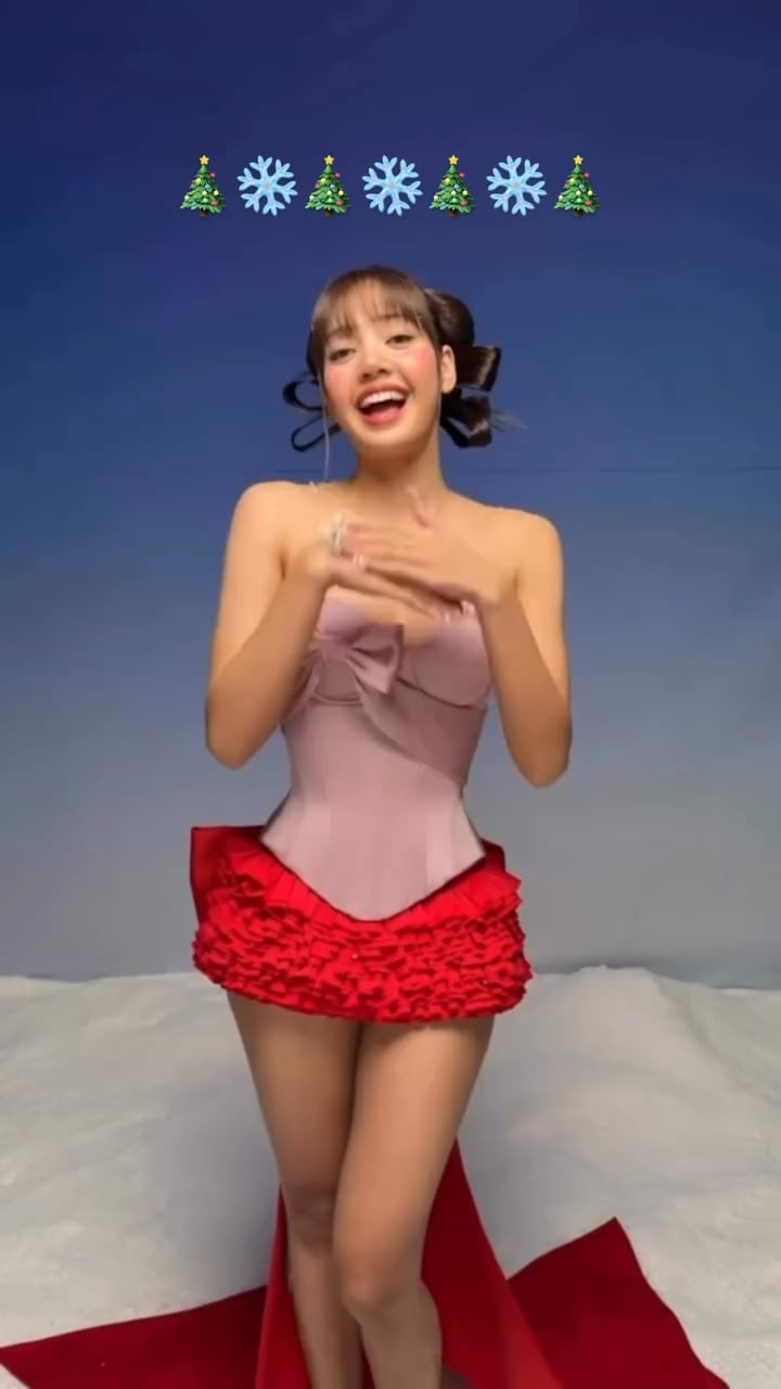 251225 Lisa IG Story: Happy Holidays!