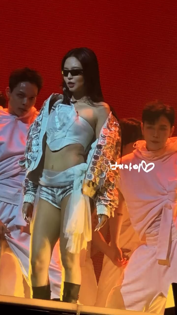 Jennie performing 'LIKE JENNIE' at 2025 Melon Music Awards - 251220