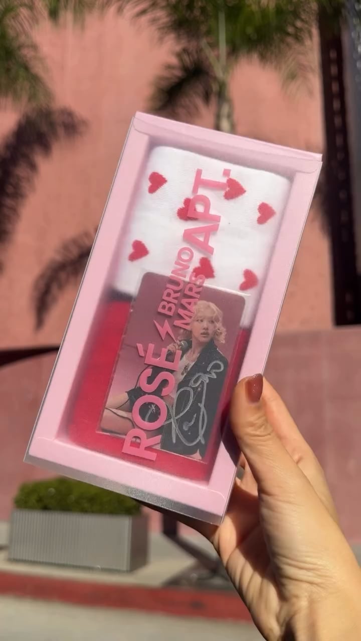 251209 Rosé (vampirehollie) IG Update