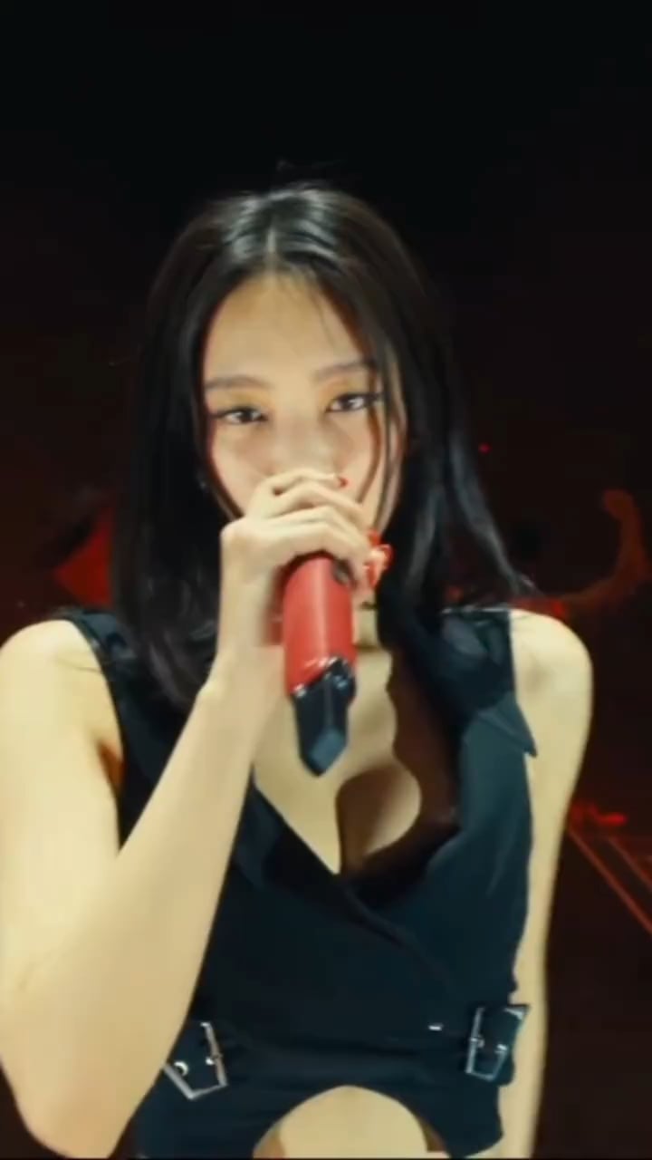 JENNIE Performance at the 2025 Coachella